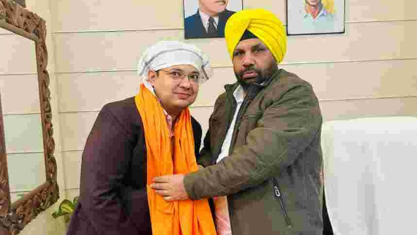 ਲੋਕ ਨਿਰਮਾਣ ਮੰਤਰੀ ਹਰਭਜਨ ਸਿੰਘ ਈਟੀਓ ਵੱਲੋਂ ਰੋਹਿਤ ਜਿੰਦਲ ਨੂੰ ਪੀਸੀਐਸ ਅਫਸਰ ਵਜੋਂ ਚੁਣੇ ਜਾਣ ‘ਤੇ ਵਧਾਈ