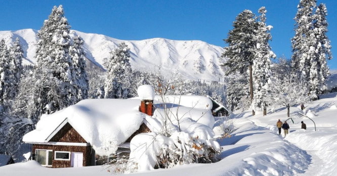 ਅੰਟਾਰਕਟਿਕਾ ਤੋਂ ਵੀ ਠੰਢਾ ਹੋਇਆ ਕਸ਼ਮੀਰ, ਸੋਨਮਰਗ ਤੋਂ ਗੁਲਮਰਗ ਤੱਕ ਬਰਫ਼ ਹੀ ਬਰਫ਼