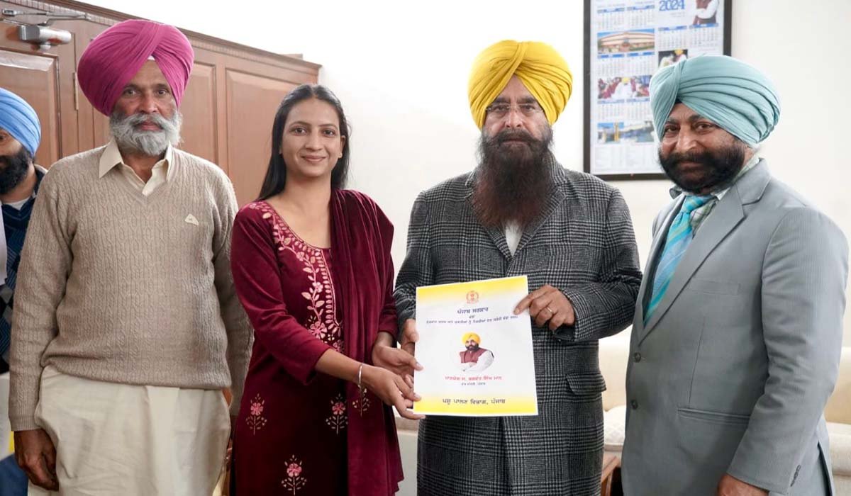 ਪੰਜਾਬ ਸਰਕਾਰ ਦਾ ਮਿਸ਼ਨ ਰੁਜ਼ਗਾਰ ਜਾਰੀ, ਪਸ਼ੂ ਪਾਲਣ ਵਿਭਾਗ ‘ਚ ਵੰਡੇ ਗਏ ਨਿਯੁਕਤੀ ਪੱਤਰ