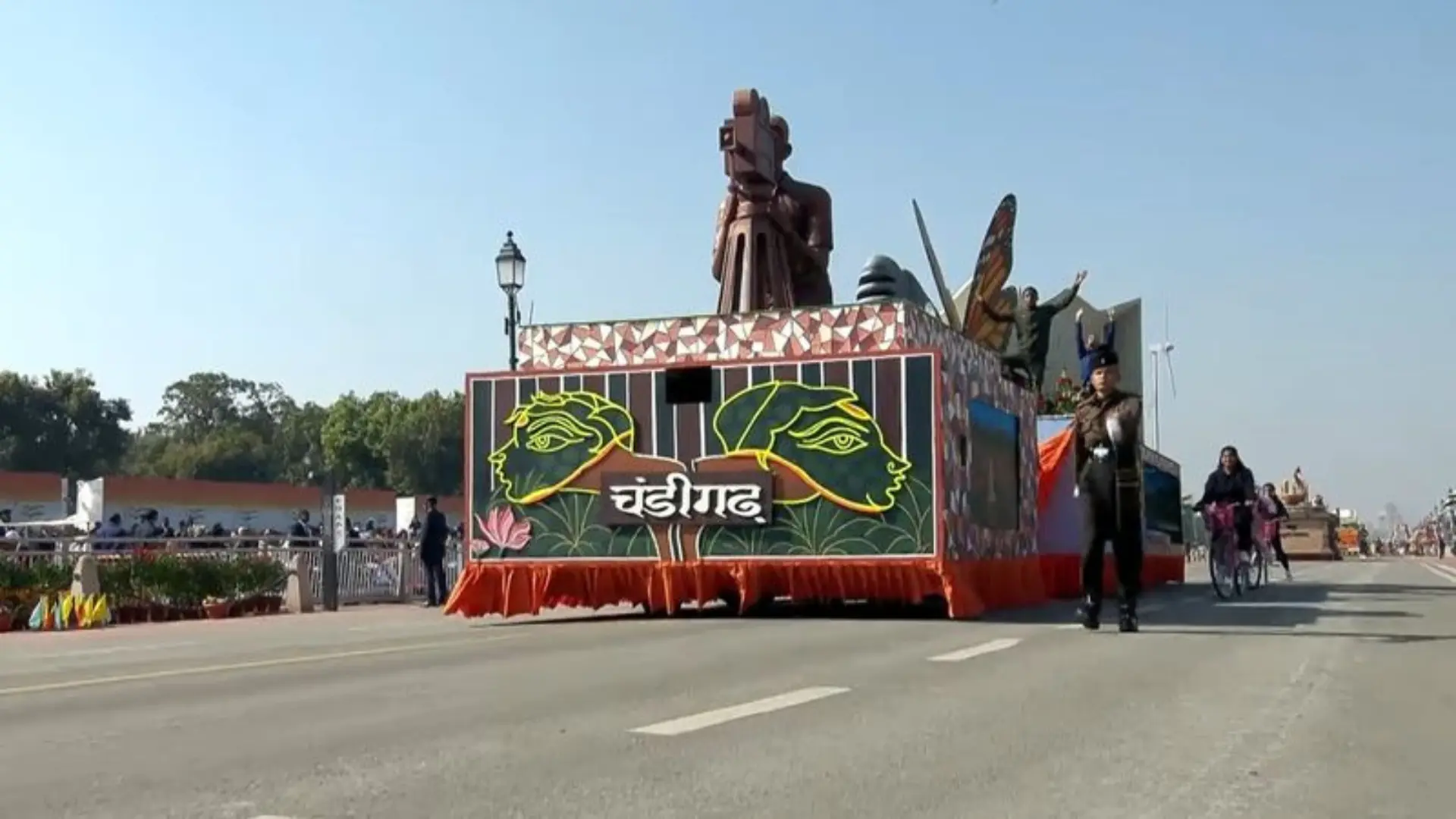 76ਵੇਂ ਗਣਤੰਤਰ ਦਿਵਸ ਪਰੇਡ ਵਿੱਚ ਚੰਡੀਗੜ੍ਹ ਨੇ “ਖੂਬਸੂਰਤ ਸ਼ਹਿਰ” ਥੀਮ ਨੂੰ ਆਪਣੀ ਝਾਕੀ ‘ਤੇ ਪੇਸ਼ ਕੀਤਾ