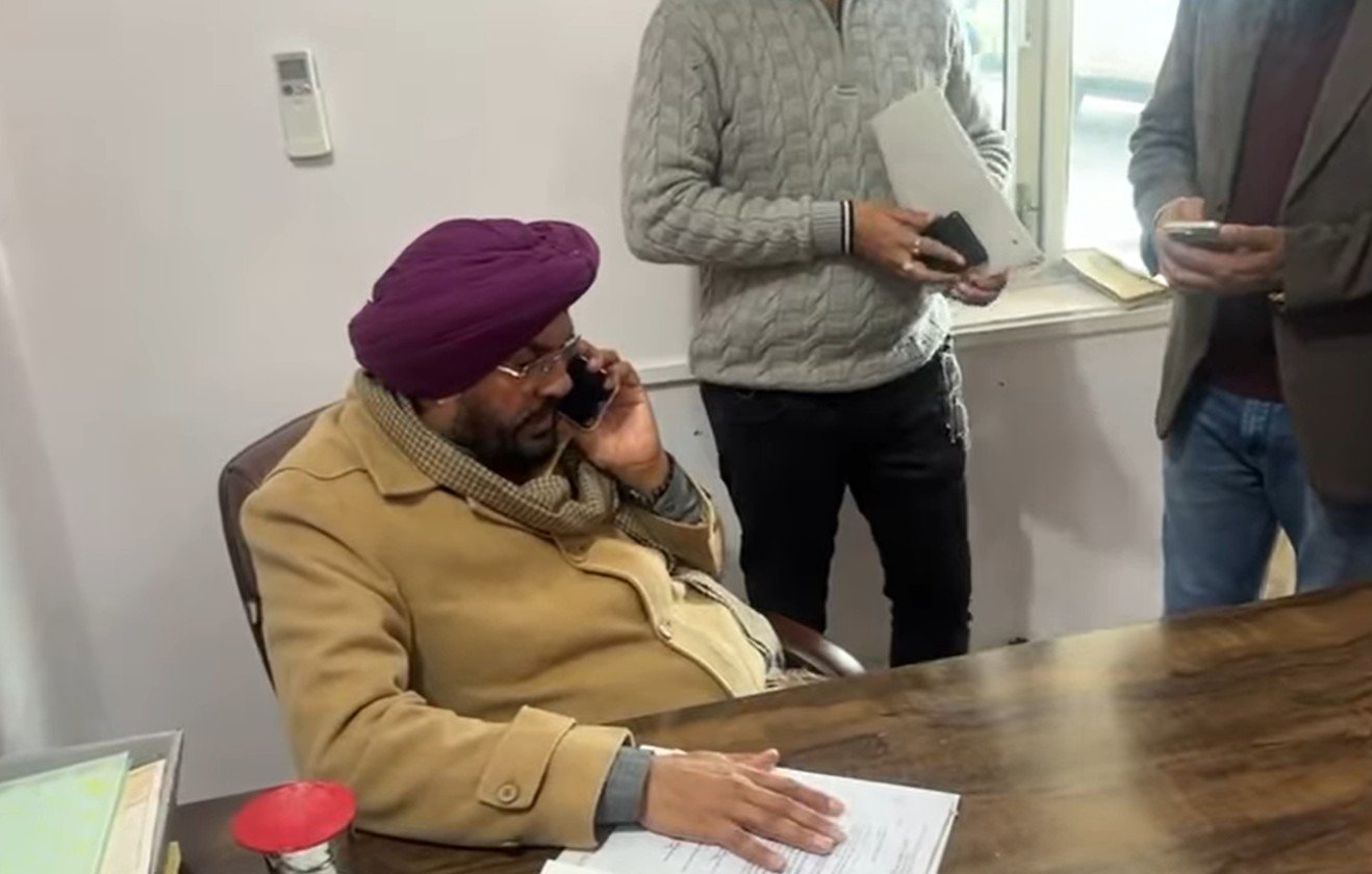 SDM ‘ਤੇ ਭੜਕੇ ਮੰਤਰੀ ਕੁਲਦੀਪ ਧਾਲੀਵਾਲ, ਐਸਡੀਐਮ ਨਾਲ ਬਹਿਸ ਮਗਰੋਂ ਦੇ ਦਿੱਤੀ ਵਾਰਨਿੰਗ