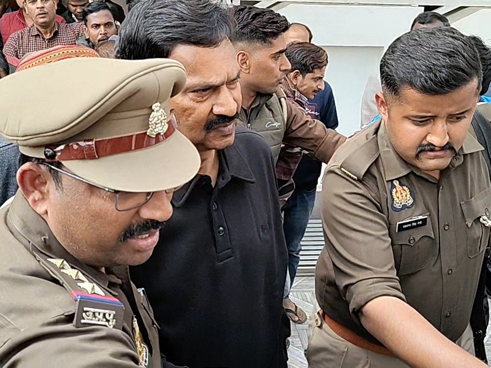 ਕਾਂਗਰਸ ਸਾਂਸਦ ਨੂੰ ਪ੍ਰੈਸ ਕਾਨਫਰੰਸ ਚੋਂ ਚੁੱਕ ਕੇ ਲੈ ਗਈ ਪੁਲਿਸ, ਲੱਗੇ ਨੇ ਇਹ ਇਲਜ਼ਾਮ