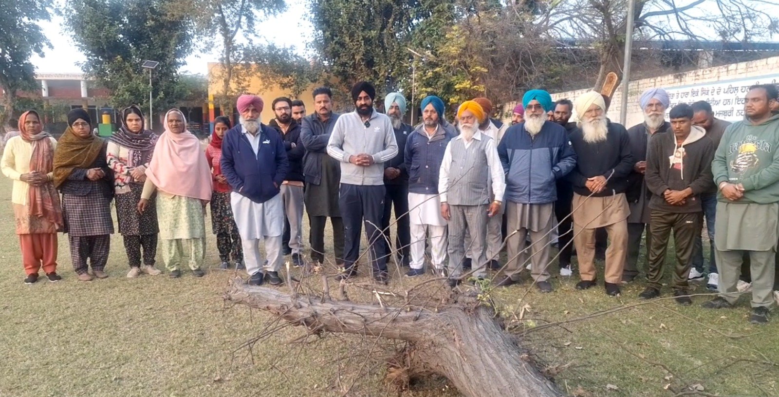 ਮੋਗਾ ਦੇ ਪਿੰਡ ‘ਚ ਵਿਵਾਦਾਂ ‘ਚ ਆਈ ਸਰਪੰਚਣੀ, ਪਿੰਡਵਾਸੀਆਂ ਤੇ ਪੰਚਾਂ ਦੀ ਸ਼ਿਕਾਇਤ ਮਗਰੋਂ ਭਖਿਆ ਮਾਮਲਾ, ਜਾਣੋ ਪੂਰਾ ਮਾਮਲਾ