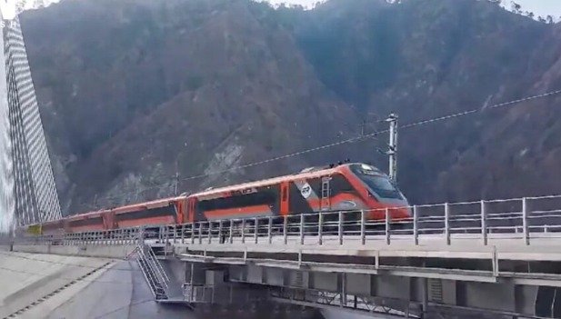 ਦੁਨੀਆ ਦੇ ਸਭ ਤੋਂ ਉੱਚੇ ਰੇਲਵੇ ਪੁਲ ਰਾਹੀਂ ਕਸ਼ਮੀਰ ਪਹੁੰਚੀ ਵੰਦੇ ਭਾਰਤ, ਟਰਾਇਲ ਹੋਇਆ ਸਫਲ