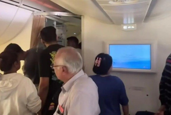 ਏਅਰ ਇੰਡੀਆ ਦੀ ਫਲਾਈਟ ‘ਚ 5 ਘੰਟੇ ਤੱਕ ਫਸੇ ਰਹੇ ਯਾਤਰੀ, ਵੀਡੀਓ ਵਾਇਰਲ