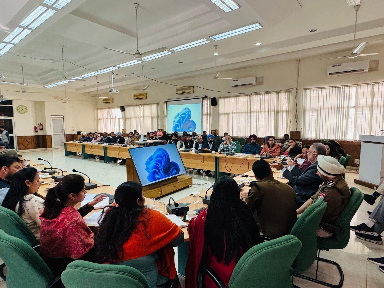 ਪਟਿਆਲਾ ਪਹੁੰਚੇ ਸਿਹਤ ਮੰਤਰੀ, ਵਿਕਾਸ ਕੰਮਾਂ ਦਾ ਲਿਆ ਜਾਇਜ਼ਾ, ਅਧਿਕਾਰੀਆਂ ਨੂੰ ਭ੍ਰਿਸ਼ਟਾਚਾਰ ਮੁਕਤ ਸੇਵਾਵਾਂ ਦੇਣ ਦੀ ਦਿੱਤੀ ਹਦਾਇਤ