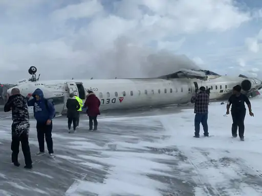 Toronto Airport ‘ਤੇ ਡੈਲਟਾ ਏਅਰਲਾਈਨਜ਼ ਦਾ ਵਿਮਾਨ ਹਾਦਸਾਗ੍ਰਸਤ, 18 ਯਾਤਰੀ ਜ਼ਖਮੀ