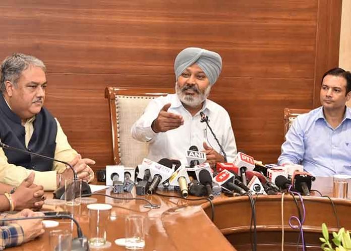 Punjab: ਹਰਪਾਲ ਚੀਮਾ ਦੇ ਭਰੋਸੇ ਤੋਂ ਬਾਅਦ ਟਰਾਂਸਪੋਰਟ ਵਿਭਾਗ ਦੀਆਂ ਯੂਨੀਅਨਾਂ ਨੇ ਹੜਤਾਲ ਵਾਪਸ ਲਈ