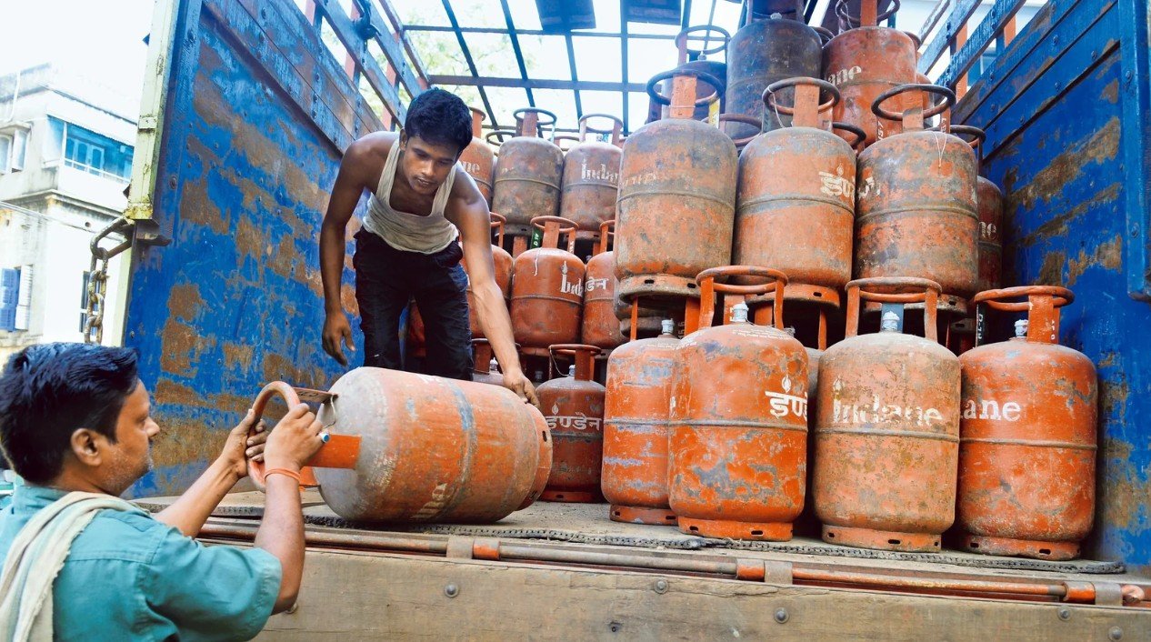 ਈਰਾਨ ਯੁੱਧ ਦੌਰਾਨ ਐਲਪੀਜੀ ਸਿਲੰਡਰ ਹੋਇਆ ਮਹਿੰਗਾ, ਘਰੇਲੂ ਅਤੇ ਵਪਾਰਕ ਕੀਮਤਾਂ ਦੋਵਾਂ ਵਿੱਚ ਹੋਇਆ ਵਾਧਾ, ਨਵੀਆਂ ਕੀਮਤਾਂ ਜਾਣੋ