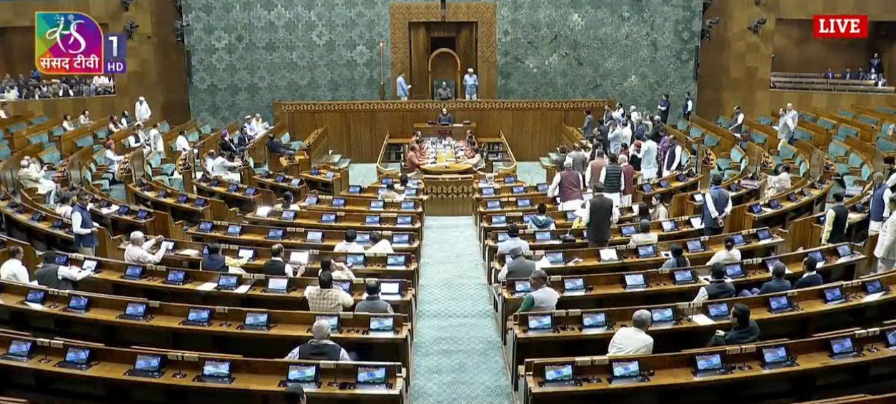 ਸੰਸਦ ‘ਚ ਗੁੰਜਿਆ ਅਮਰੀਕਾ ਤੋਂ ਡਿਪੋਰਟ ਕਰਨ ਦਾ ਮੁੱਦਾ, ਵਿਰੋਧੀ ਧਿਰ ਦਾ ਹੰਗਾਮਾ, ਰਾਜ ਸਭਾ ਤੇ ਲੋਕ ਸਭਾ ਦੀ ਕਾਰਵਾਈ ਮੁਲਤਵੀ