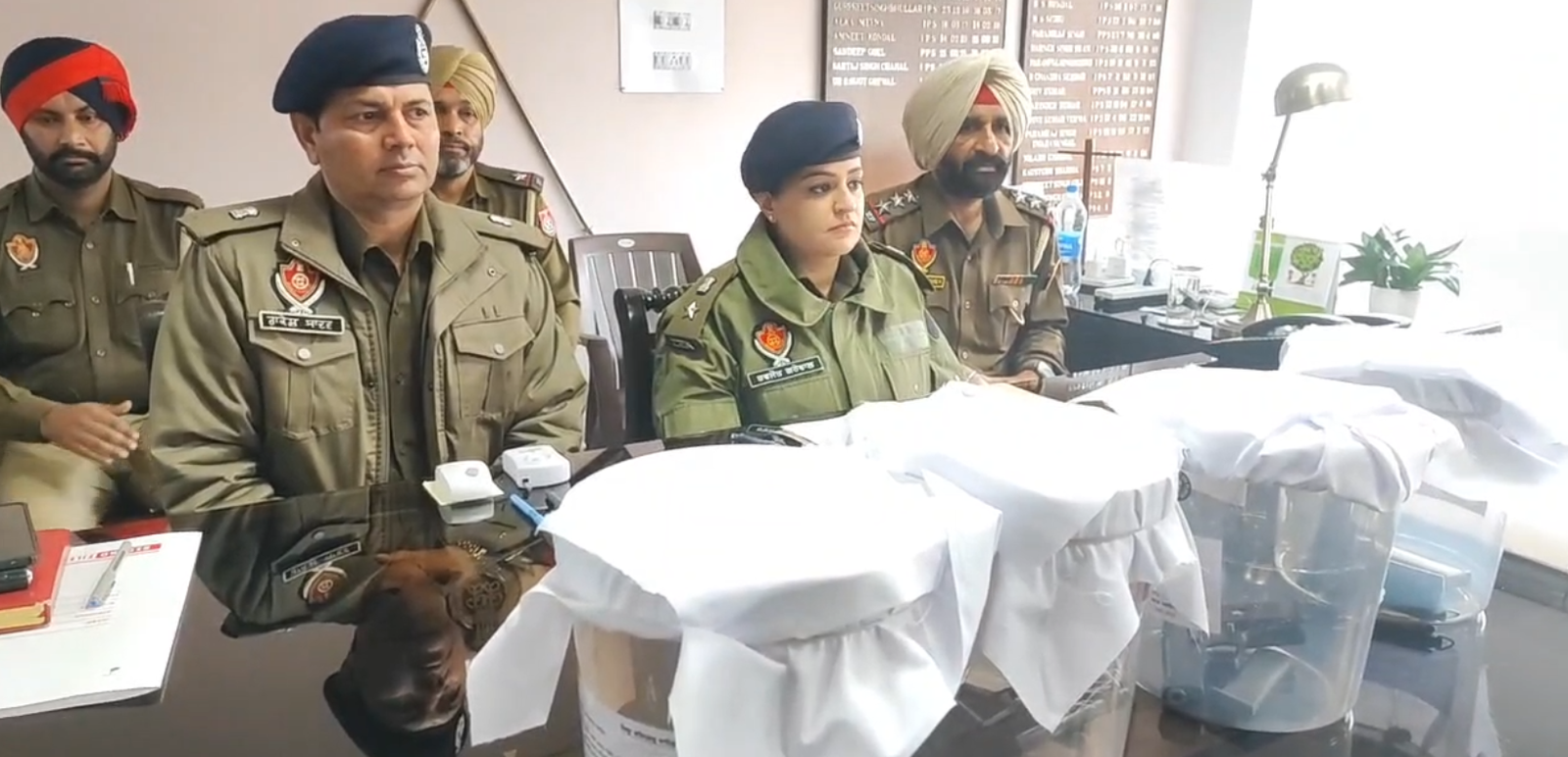ਫਤਿਹਗੜ੍ਹ ਸਾਹਿਬ ਪੁਲਿਸ ਵੱਲੋਂ ਗੈਂਗਸਟਰ ਅਰਸ਼ ਡੱਲਾ ਦੇ ਗੁਰਗਿਆਂ ‘ਤੇ ਵੱਡੀ ਕਾਰਵਾਈ, 9 ਅਸਲੇ ਬਰਾਮਦ