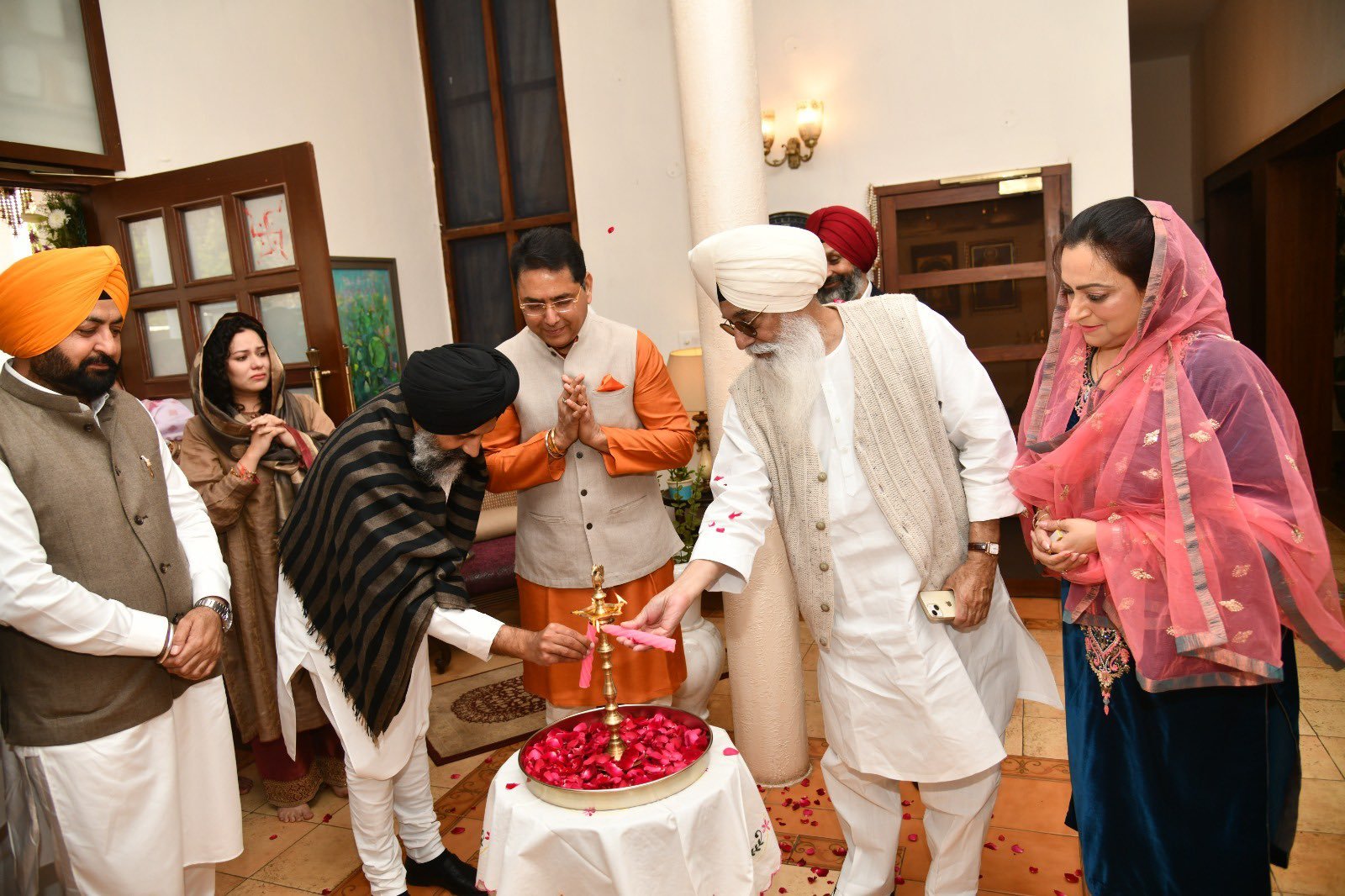 ਚੰਡੀਗੜ੍ਹ ‘ਚ AAP ਆਗੂ ਦੇ ਘਰ ਪਹੁੰਚੇ ਡੇਰਾ ਬਿਆਸ ਮੁਖੀ, ਅਮਨ ਅਰੋੜਾ ਬੋਲੇ- ਧੰਨ ਭਾਗ ਸਾਡੇ