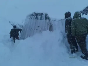 Snow Storm In Uttrakhandh