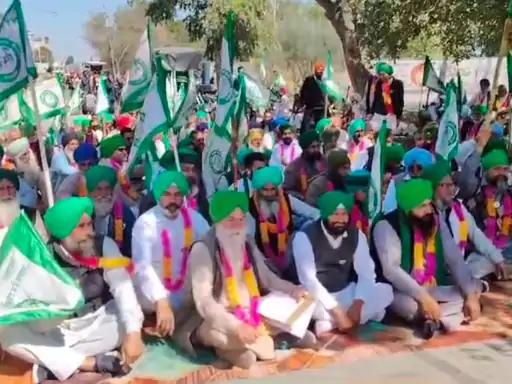 ਜਗਜੀਤ ਸਿੰਘ ਡੱਲੇਵਾਲ ਦੇ 100ਵੇ ਦਿਨ ਮਰਨ ਵਰਤ ਤੇ ਕਿਸਾਨਾਂ ਨੇ ਕੀਤੀ ਭੁੱਖ ਹੜਤਾਲ