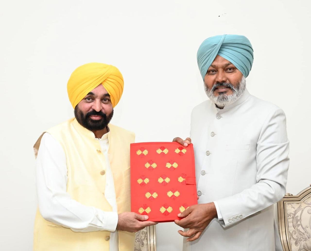 Punjab Budget: ਕਿਆ ਹੁਆ ਤੇਰਾ ਵਾਅਦਾ: ਪੰਜਾਬ ਦੀਆਂ ਮਹਿਲਾਂਵਾਂ ਫਿਰ ਖਾਲੀ ਹੱਥ, 1100 ਰੁਪਏ ਦਾ ਸੁਪਨਾ ਨਹੀਂ ਹੋਇਆ ਪੂਰਾ; ਬਜਟ ਵਿੱਚ ਜ਼ਿਕਰ ਵੀ ਨਹੀਂ ਕੀਤਾ ਗਿਆ