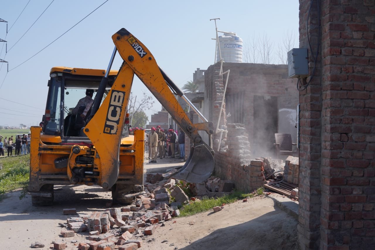 ਨਸ਼ਾ ਤਸਕਰਾਂ ਖ਼ਿਲਾਫ਼ ਬੁਲਡੋਜ਼ਰ ਐਕਸ਼ਨ, ਸੂਬੇ ਭਰ ‘ਚ ਹੁਣ ਤੱਕ ਕੁੱਲ 9 ਗੈਰ-ਕਾਨੂੰਨੀ ਢਾਂਚੇ ਢਾਹੇ