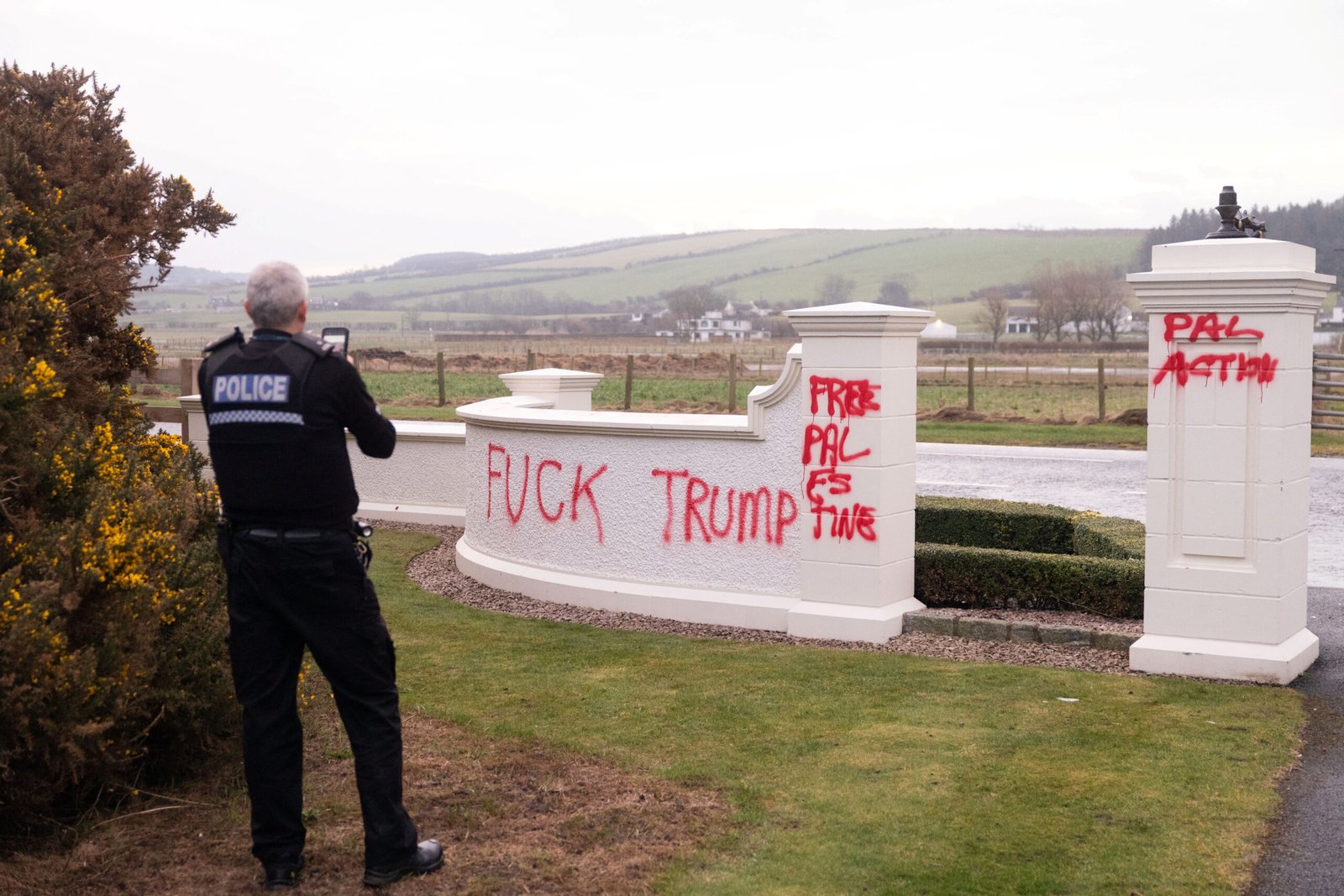 ਸਕੌਟਲੈਂਡ ਵਿੱਚ ਟਰਨਬਰੀ ਗੋਲਫ ਰੀਸੋਰਟ ‘ਤੇ ਪ੍ਰੋ-ਪੈਲੇਸਟਾਈਨੀ ਗ੍ਰਾਫੀਟੀ, ਪ੍ਰਦਰਸ਼ਨਕਾਰੀਆਂ ਨੇ ਜ਼ਿੰਮੇਵਾਰੀ ਕੀਤੀ ਸਵੀਕਾਰ