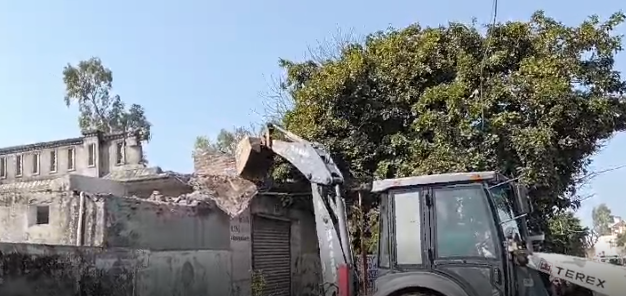 ਨਸ਼ਾ ਤਸਕਰਾਂ ਦੀ ਹੁਣ ਖੈਰ ਨਹੀਂ, ਕਈ ਘਰਾਂ ‘ਤੇ ਚੱਲਿਆ ਬੁਲਡੋਜ਼ਰ