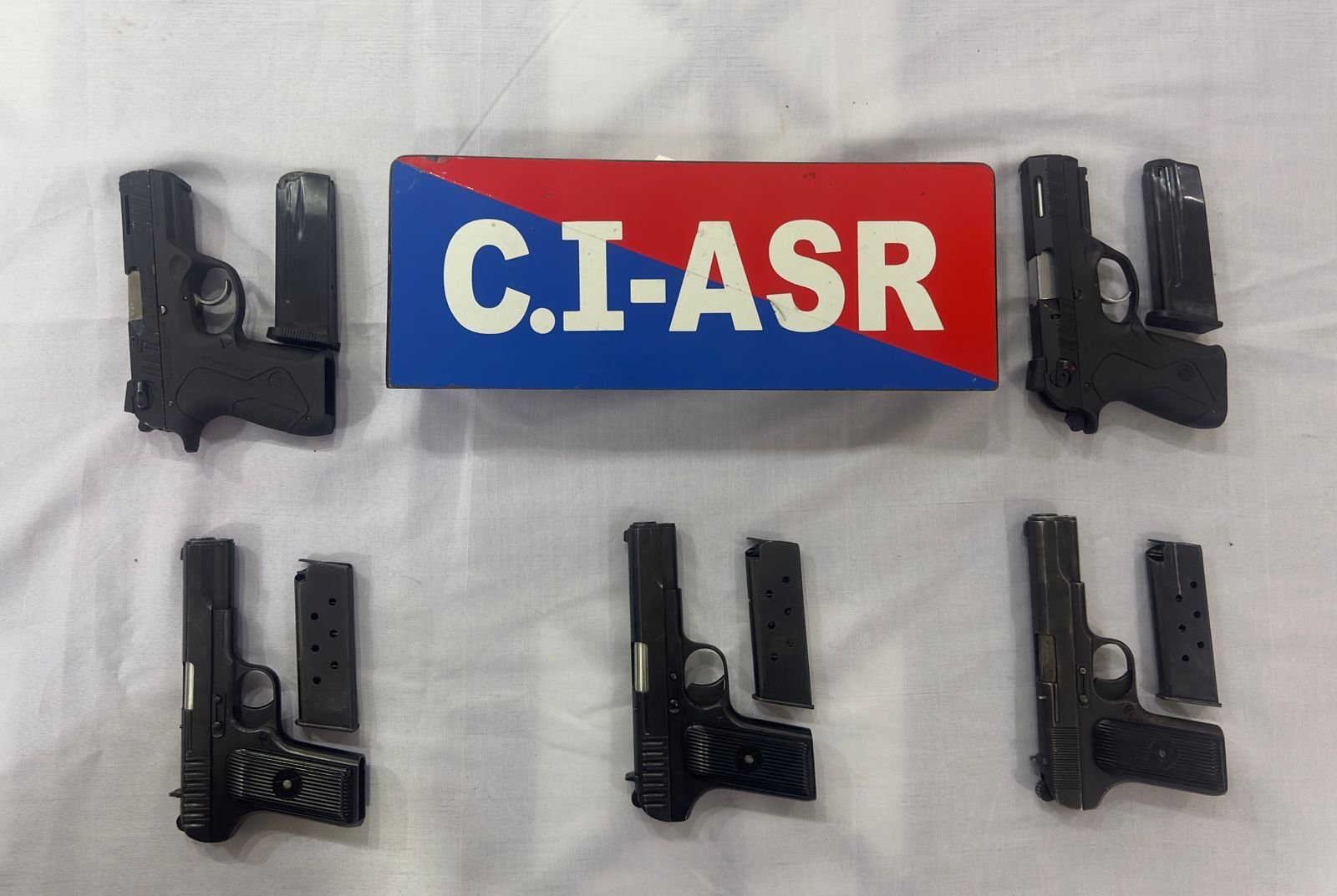 ਪਾਕਿਸਤਾਨ ਦੀ ਹਮਾਇਤ ਵਾਲੇ ਗੈਰ-ਕਾਨੂੰਨੀ ਹਥਿਆਰਾਂ ਦੀ ਤਸਕਰੀ ਦੇ ਰੈਕੇਟ ਦਾ ਪਰਦਾਫਾਸ਼, ਪੰਜ ਆਧੁਨਿਕ ਪਿਸਤੌਲਾਂ ਸਮੇਤ ਦੋ ਗ੍ਰਿਫ਼ਤਾਰ