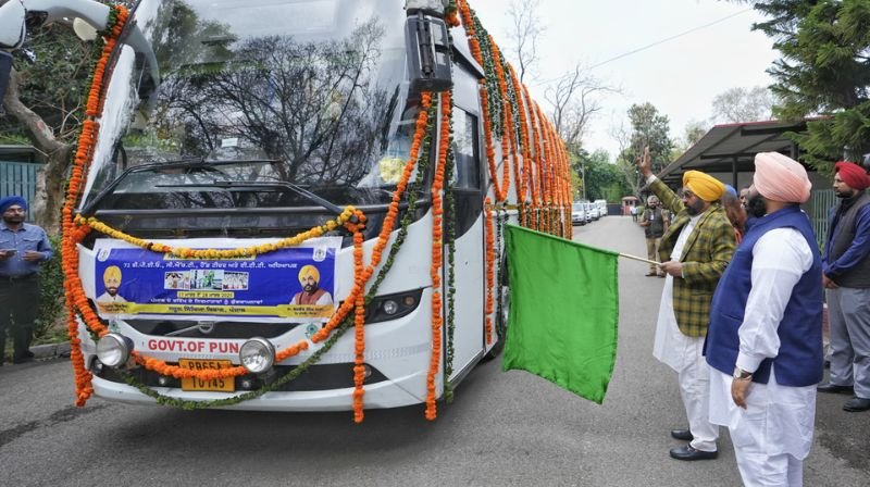 ਪੰਜਾਬ ਤੋਂ ਅਧਿਆਪਕਾਂ ਦਾ ਦੂਜਾ ਬੈਂਚ ਫਿਨਲੈਂਡ ਲਈ ਰਵਾਨਾ : CM ਮਾਨ ਨੇ ਬੱਸਾਂ ਨੂੰ ਦਿੱਤੀ ਹਰੀ ਝੰਡੀ