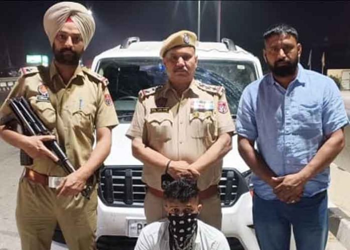 Youtuber ਦੇ ਘਰ ‘ਤੇ ਹਮਲਾ: ਪੰਜਾਬ ਪੁਲਿਸ ਨੇ ਚੰਡੀਗੜ੍ਹ ਹਵਾਈ ਅੱਡੇ ਤੋਂ 7ਵੇਂ ਦੋਸ਼ੀ ਨੂੰ ਕੀਤਾ ਗ੍ਰਿਫ਼ਤਾਰ