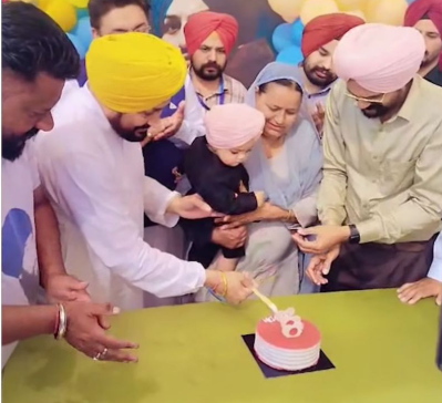Sidhu Moosewala ਦੇ ਛੋਟੇ ਭਰਾ ਸ਼ੁਭਦੀਪ ਦਾ ਪਹਿਲਾ ਜਨਮਦਿਨ ਗਿਆ ਮਨਾਇਆ, ਚਰਨਜੀਤ ਸਿੰਘ ਚੰਨੀ ਵੀ ਪਹੁੰਚੇ