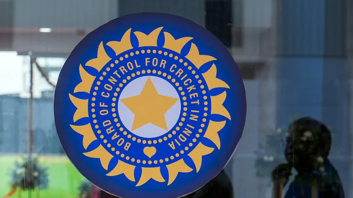 BCCI ਨੇ ਗੇਂਦ ‘ਤੇ ਥੁੱਕ ਲਗਾਉਣ ‘ਤੇ ਲੱਗੀ ਪਾਬੰਦੀ ਹਟਾਈ