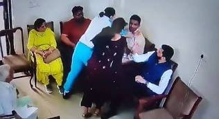 ਮੁੱਕੇਬਾਜ਼ ਸਵੀਟੀ ਬੋਰਾ ਦਾ ਆਪਣੇ ਪਤੀ ਨਾਲ ਲੜਨ ਦਾ ਵੀਡੀਓ, ਥਾਣੇ ਵਿੱਚ ਕੁਰਸੀ ਤੋਂ ਉੱਠ ਕੇ ਦੀਪਕ ਹੁੱਡਾ ਦਾ ਘੁੱਟਿਆ ਗਲਾ