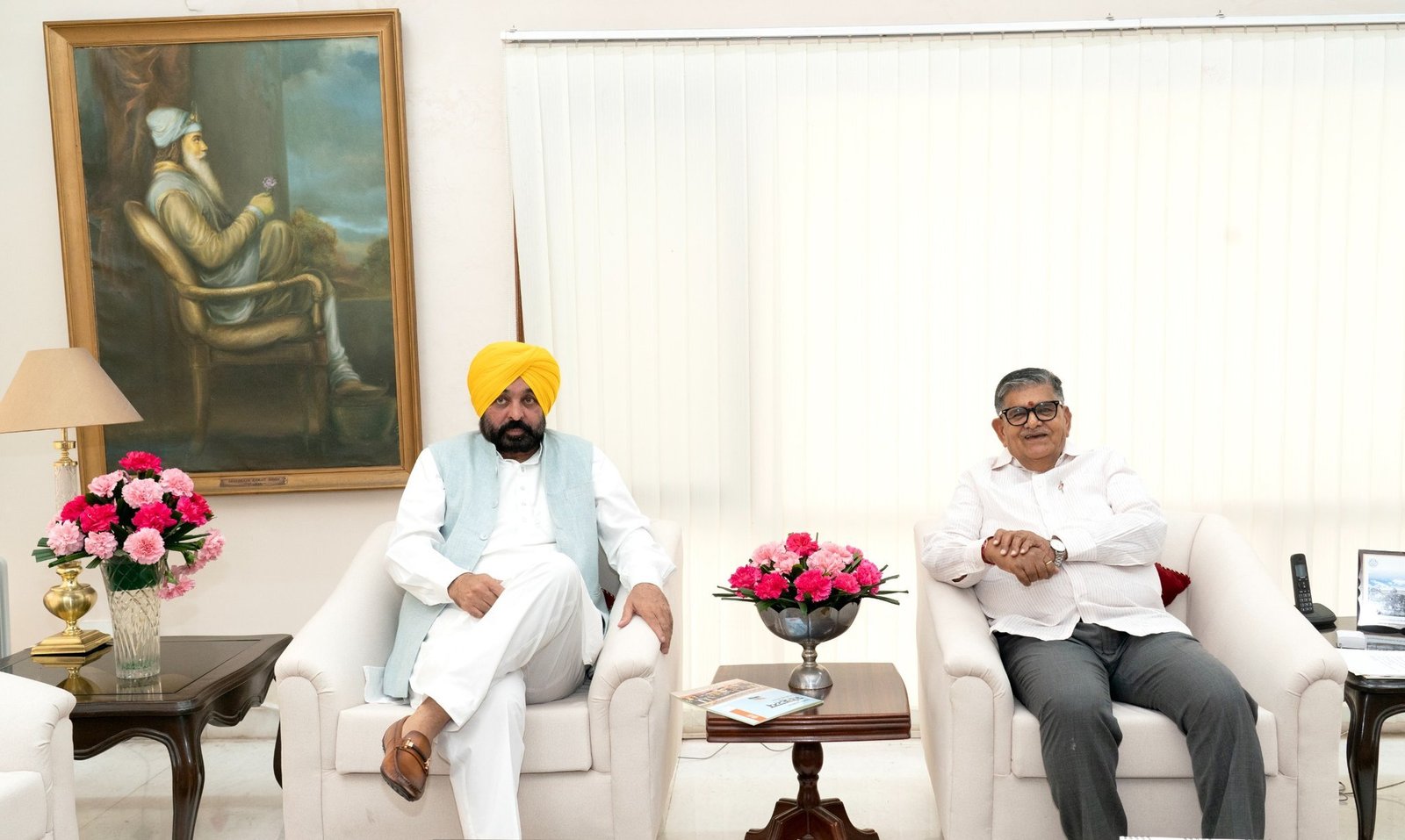 ਪੰਜਾਬ ਦੇ ਮੁੱਖ ਮੰਤਰੀ ਨੇ ਰਾਜਪਾਲ ਨਾਲ ਕੀਤੀ ਮੁਲਾਕਾਤ, ਸੂਬੇ ਦੇ ਵੱਖ-ਵੱਖ ਮੁੱਦਿਆਂ ‘ਤੇ ਹੋਈ ਚਰਚਾ, 40 ਮਿੰਟ ਚੱਲੀ ਮੁਲਾਕਾਤ