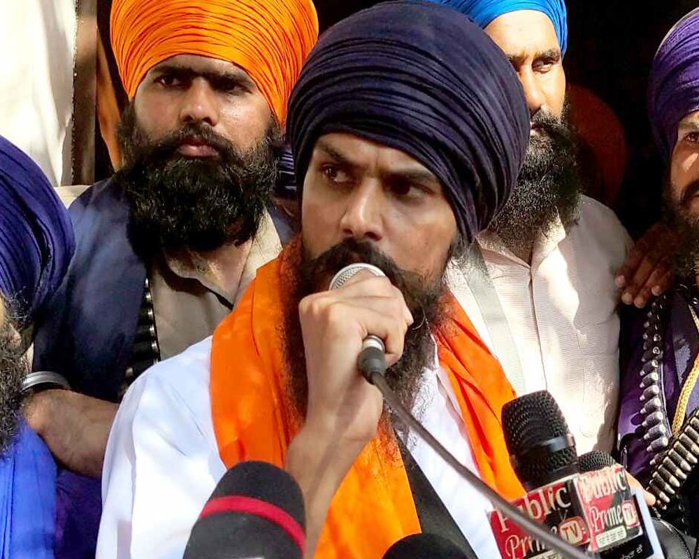 Punjab ;- ਪੰਜਾਬ ਪੁਲਿਸ ਨੇ ਅਸਾਮ ਤੋਂ ਅੰਮ੍ਰਿਤਪਾਲ ਸਿੰਘ ਦੇ 7 ਸਾਥੀਆਂ ਨੂੰ ਲਿਆਂਦਾ ਵਾਪਸ , ਕੀ ਹੈ ਇਸ ਪਿੱਛੇ ਕਹਾਣੀ, ਪੜ੍ਹੋ