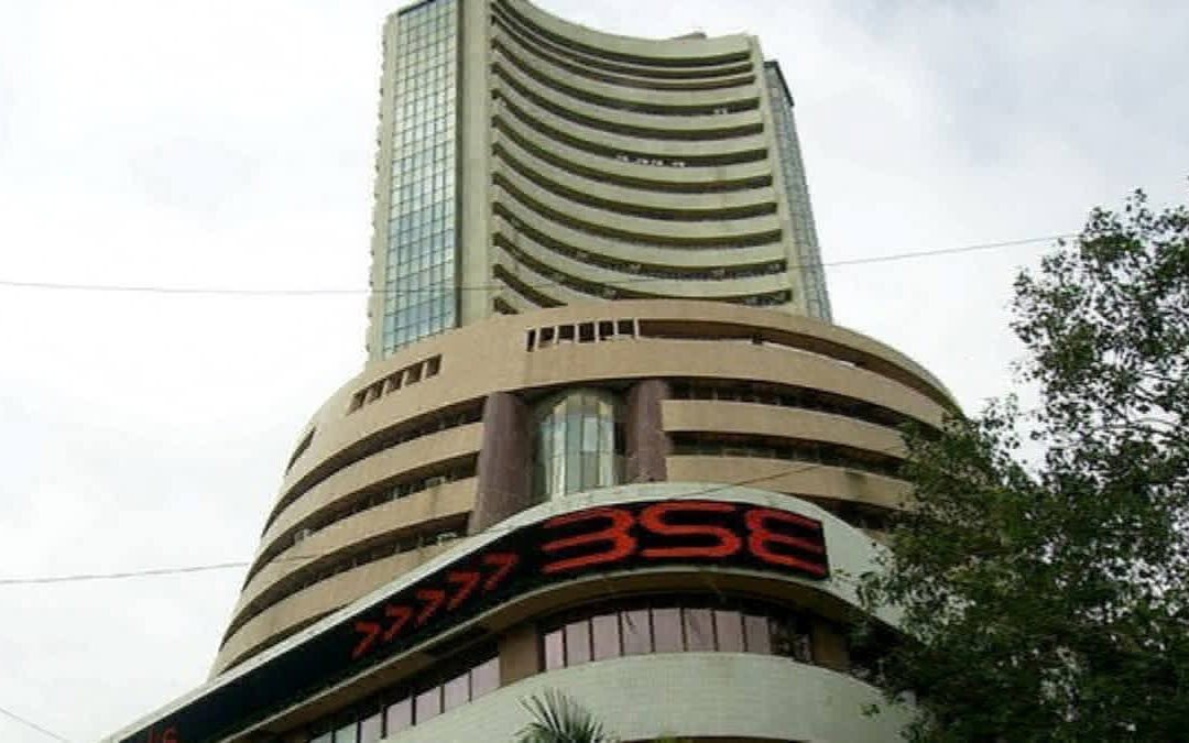 Stock market ; ਐਕਸਿਸ ਬੈਂਕ ਦੁਆਰਾ ਵਪਾਰ ਵਿੱਚ ਆਈ ਗਿਰਾਵਟ ; ਛੱਡ ਦਿੱਤੇ ਸ਼ੁਰੂਆਤੀ ਲਾਭ