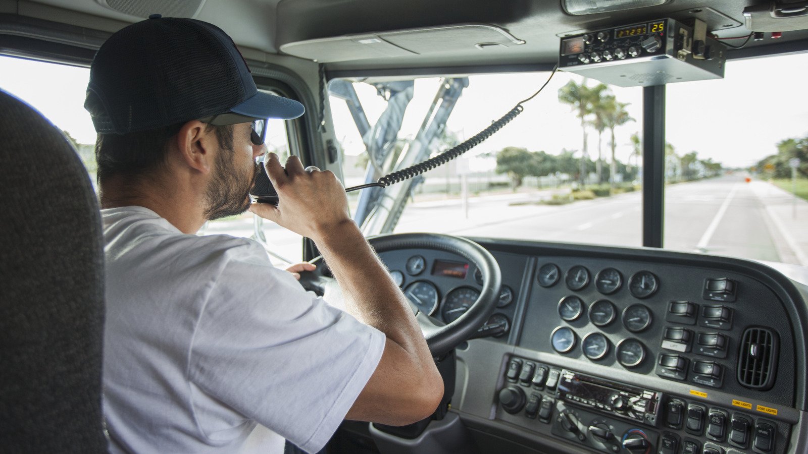 ਟਰੰਪ ਦਾ ਹੈਰਾਨ ਕਰਨ ਵਾਲਾ ਫੈਸਲਾ, ਟਰੱਕ ਡਰਾਇਵਰਾਂ ਲਈ ਅੰਗਰੇਜ਼ੀ ਕੀਤੀ ਲਾਜ਼ਮੀ, ਲੱਖਾਂ ਪੰਜਾਬੀਆਂ ਦੇ ਸੁੱਕੇ ਸਾਹ