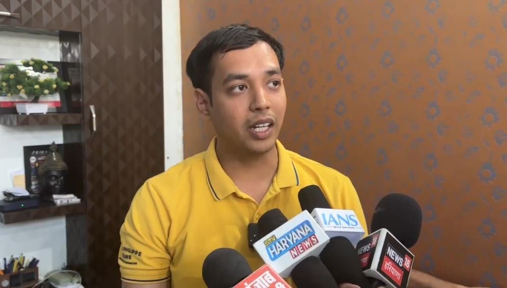 UPSC ‘ਚ ਝੱਜਰ ਦੇ ਮੁੰਡਿਆਂ ਨੇ ਕੀਤਾ ਕਮਾਲ, ਇੱਕ ਨੇ ਟਾਪ 10 ‘ਚ ਬਣਾਈ ਥਾਂ, ਪਰਿਵਾਰ ਅਤੇ ਸ਼ਹਿਰ ‘ਚ ਖੁਸ਼ੀ ਦਾ ਮਾਹੌਲ