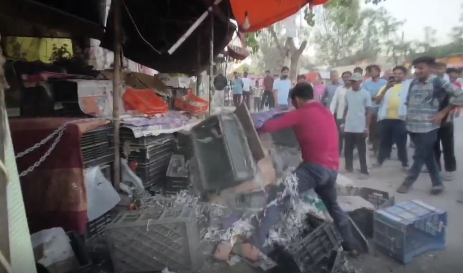 ਪਹਿਲਗਾਮ ‘ਚ ਹੋਈ ਅੱਤਵਾਦੀ ਘਟਨਾ ਤੋਂ ਬਾਅਦ ਅੰਬਾਲਾ ‘ਚ ਪ੍ਰਦਰਸ਼ਨਕਾਰੀ ਹੋਏ ਹਿੰਸਕ, ਰੇਹੜੀ ਦੀ ਕੀਤੀ ਭੰਨਤੋੜ