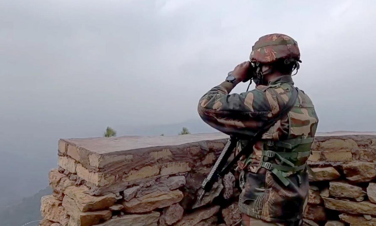 LoC ‘ਤੇ ਲਗਾਤਾਰ ਚੌਥੇ ਦਿਨ ਫਾਇਰਿੰਗ, ਪਾਕਿਸਤਾਨ ਲਗਾਤਾਰ ਕਰ ਰਿਹਾ ਜੰਗਬੰਦੀ ਦੀ ਉਲੰਘਣਾ, ਭਾਰਤੀ ਫੌਜ ਨੇ ਦਿੱਤਾ ਮੂੰਹ ਤੋੜ ਜਵਾਬ