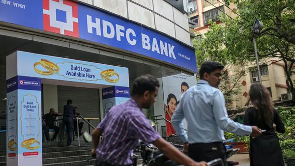 HDFC ਬੈਂਕ ਦੇ CEO ਨੂੰ ਮੁਅੱਤਲ ਕਰਨ ਦੀ ਮੰਗ, ਉਨ੍ਹਾਂ ‘ਤੇ 25 ਕਰੋੜ ਰੁਪਏ ਦੇ ਗਬਨ ਦਾ ਦੋਸ਼; ਜਾਣੋ ਪੂਰਾ ਮਾਮਲਾ