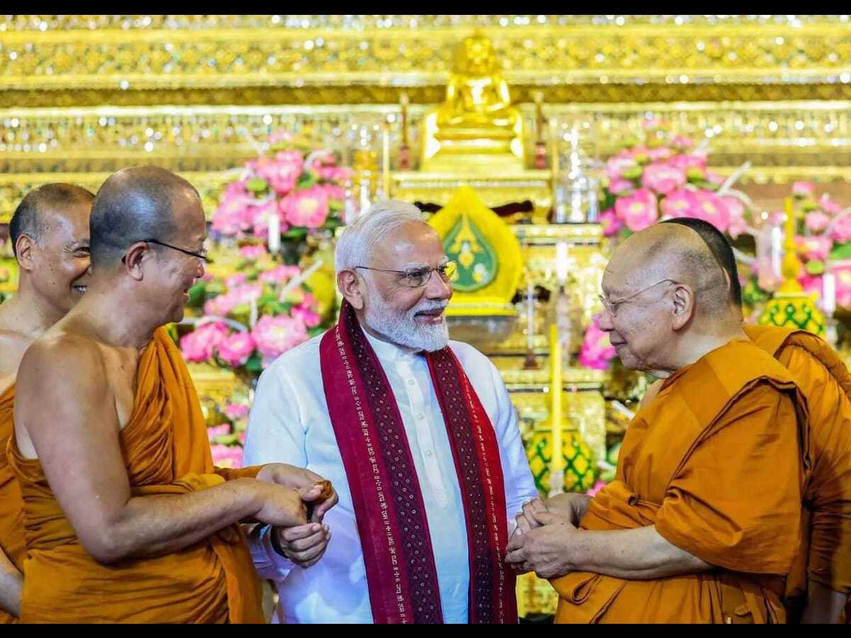 PM Modi Thailand visit ; ਥਾਈਲੈਂਡ ਦੌਰੇ ਚ ਥਾਈ ਮੰਦਿਰ ਦੇ ਬੋਧੀ ਭਿਕਸ਼ੂਆ ਨੂੰ ਮਿਲੇ