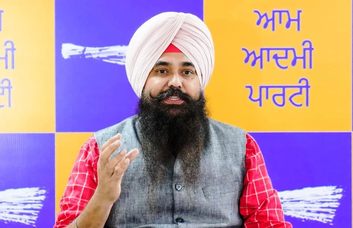 ਪੰਜਾਬੀ ਭਾਸ਼ਾ ਹਟਾਉਣ ‘ਤੇ ਭੱਖਿਆ ਵਿਵਾਦ, MP ਮਾਲਵਿੰਦਰ ਕੰਗ ਨੇ ਉਪ ਰਾਸ਼ਟਰਪਤੀ ਨੂੰ ਲਿਖਿਆ ਪੱਤਰ