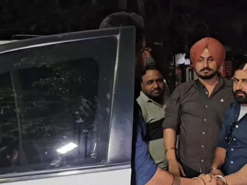 ਸ਼ਹੀਦ ਲੈਫਟੀਨੈਂਟ ਵਿਨੈ ਨਰਵਾਲ ਨੂੰ ਸ਼ਰਧਾਂਜਲੀ ਦੇਣ ਪਹੁੰਚੇ ਪੰਜਾਬੀ ਗਾਇਕ, ਪਰਿਵਾਰ ਨੂੰ ਮਿਲ ਕੇ ਬੋਲੇ-ਅਜਿਹਾ ਲੱਗਦਾ ਹੈ ਜਿਵੇਂ…