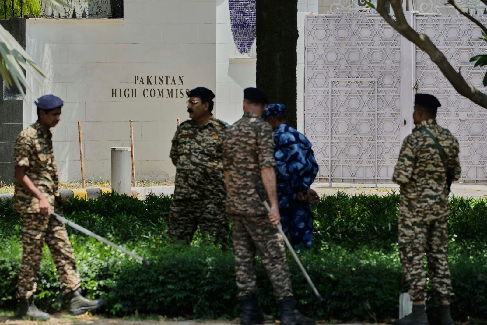 ਪਾਕਿਸਤਾਨ ਨੂੰ ਸਤਾਉਣ ਲੱਗਾ ਐਕਸ਼ਨ ਦਾ ਡਰ, ਪਾਕਿ ਸੈਨਿਕਾਂ ਦੀਆਂ ਛੁੱਟੀਆਂ ਰੱਦ, ਖਾਲੀ ਕਰਵਾਏ ਜਾ ਰਹੇ ਕੰਟਰੋਲ ਰੇਖਾ ਦੇ ਪਿੰਡ