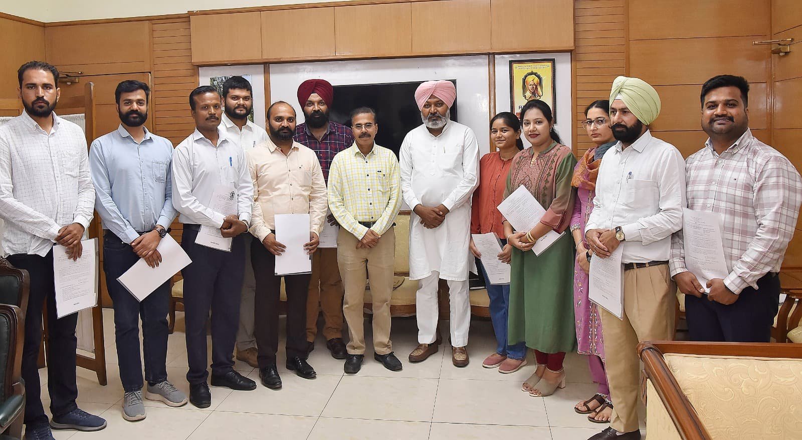 Punjab ; ਵਿੱਤ ਮੰਤਰੀ ਹਰਪਾਲ ਸਿੰਘ ਚੀਮਾ ਨੇ 11 ਨਵ-ਨਿਯੁਕਤ ਸੈਕਸ਼ਨ ਅਫਸਰਜ਼ ਨੂੰ ਨਿਯੁਕਤੀ ਪੱਤਰ ਸੌਂਪੇ