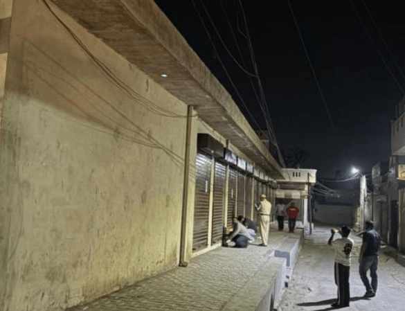 Jalandhar ; ਪੁਲਿਸ ਸੁਰੱਖਿਆ ਨਾਲ ਪਹੁੰਚੀ ਨਗਰ ਨਿਗਮ ਦੀ ਟੀਮ; ਨਾਜਾਇਜ਼ ਤੌਰ ’ਤੇ ਬਣੀਆਂ 13 ਵਪਾਰਕ ਦੁਕਾਨਾਂ ਨੂੰ ਕੀਤਾ ਸੀਲ