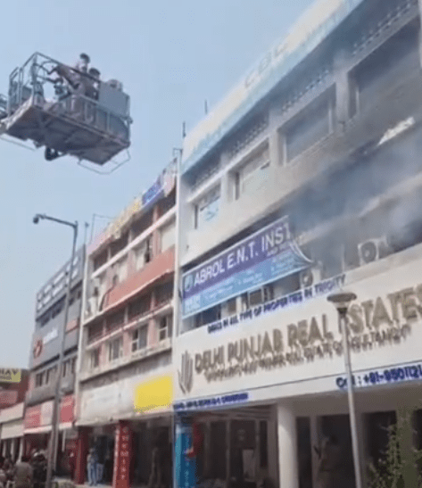 Chandigarh : ਸੈਕਟਰ 22 ਦੇ ਸ਼ੋਅਰੂਮ ਚ ਲੱਗੀ ਭਿਆਨਕ ਅੱਗ