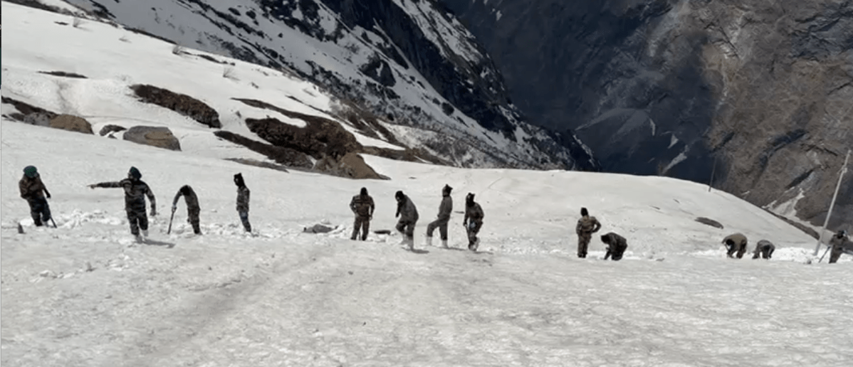 23 ਮਈ ਨੂੰ ਖੁੱਲ੍ਹਣਗੇ ਹੇਮਕੁੰਡ ਸਾਹਿਬ ਦੇ ਕਪਾਟ, ਬਰਫ਼ ਹਟਾਉਣ ਦਾ ਕੰਮ ਜੰਗੀ ਪੱਧਰ ‘ਤੇ ਜਾਰੀ