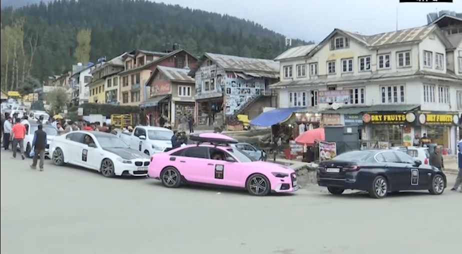 Video ; ਪਹਿਲਗਾਮ ਦੀਆਂ ਸੜਕਾਂ ‘ਤੇ Luxury car ਦੇ ਕਾਫ਼ਿਲੇ ਦਾ ‘ਅੱਤਵਾਦ’ ਖਿਲਾਫ ਪ੍ਰਦਰਸ਼ਨ