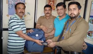 Honesty of the bus conductor