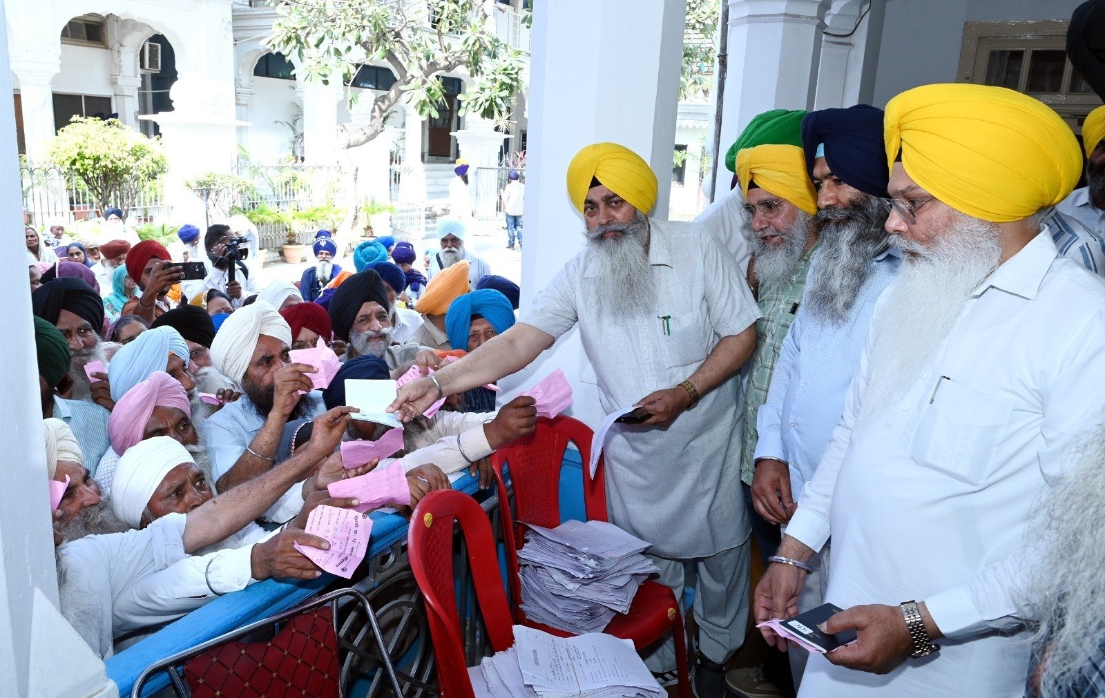 ਖ਼ਾਲਸਾ ਸਾਜਣਾ ਦਿਵਸ ਦੇ ਸਮਾਗਮਾਂ ’ਚ ਸ਼ਮੂਲੀਅਤ ਲਈ ਪਾਕਿਸਤਾਨ ਜਾਣ ਵਾਲੇ ਸ਼ਰਧਾਲੂਆਂ ਨੇ ਵੀਜਾ ਲੱਗੇ ਪਾਸਪੋਰਟ ਕੀਤੇ ਪ੍ਰਾਪਤ