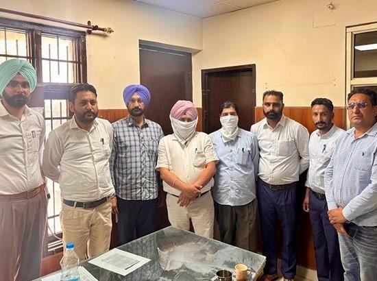 ਪਲਾਟ ਦੀ ਗਿਰਦਾਵਰੀ ਦਰਜ ਕਰਨ ਬਦਲੇ 5000 ਰੁਪਏ ਰਿਸ਼ਵਤ ਲੈਂਦਾ ਨਾਇਬ ਤਹਿਸੀਲਦਾਰ ਤੇ ਪਟਵਾਰੀ ਗ੍ਰਿਫ਼ਤਾਰ