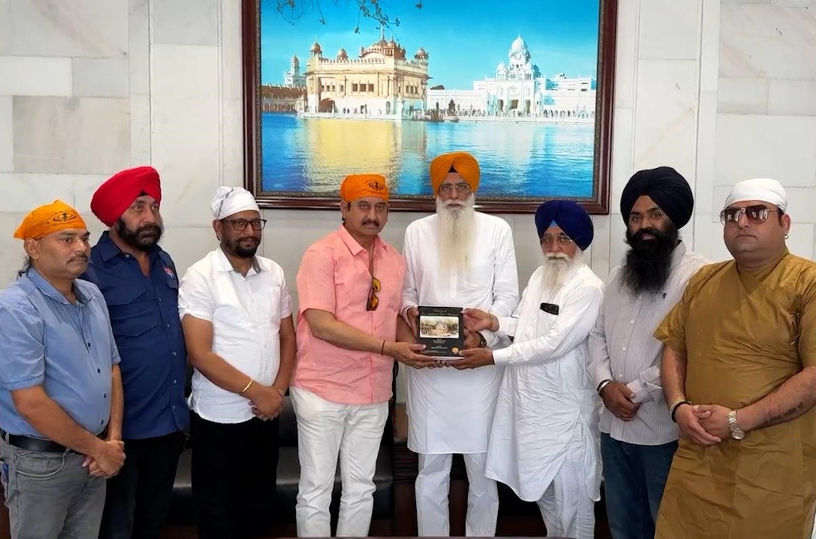 ਸਿੱਖਾਂ ਦੇ ਹੋਏ ਕਤਲੇਆਮ ’ਤੇ ਬਣ ਰਹੀ ਡਾਕੂਮੈਂਟਰੀ ਫ਼ਿਲਮ ਦੀ ਟੀਮ ਸ੍ਰੀ ਦਰਬਾਰ ਸਾਹਿਬ ਵਿਖੇ ਨਤਮਸਤਕ