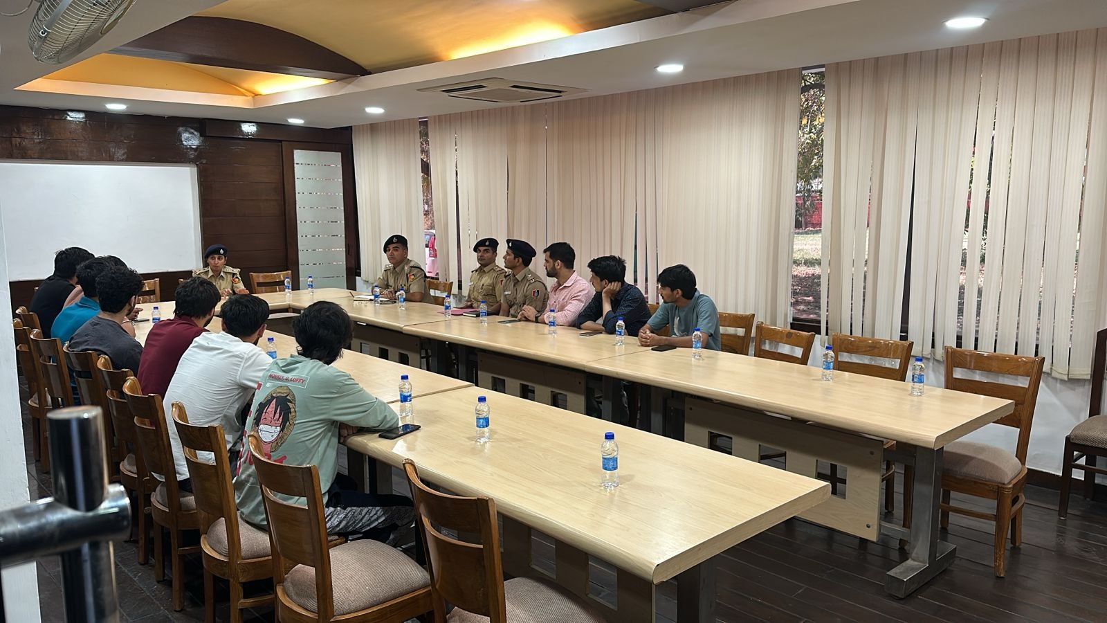 Chandigarh News ; ਕਸ਼ਮੀਰੀ ਵਿਦਿਆਰਥੀਆਂ ਦੀ ਮਦਦ ਲਈ ਚੰਡੀਗੜ੍ਹ ਦੇ ਐਸਐਸਪੀ ਨੇ ਮੀਟਿੰਗ ਵਿੱਚ ਅਧਿਕਾਰੀਆਂ ਨੂੰ ਦਿੱਤੇ ਨਿਰਦੇਸ਼